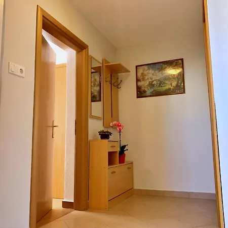 Nevenka By Interhome Čižići