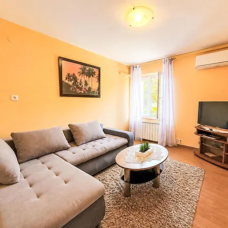 Nevenka By Interhome