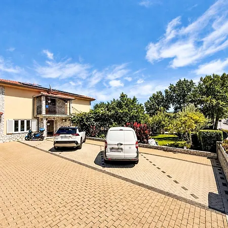 Nevenka By Interhome Čižići